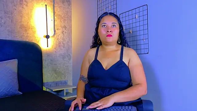 Snapshot of RavenLevi chatting on December 16, 12:10 pm RavenLevi online show from December 16, 12:10 pm