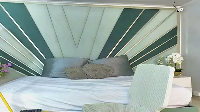 DulceeEsmeralda online show from April 23, 1:24 pm