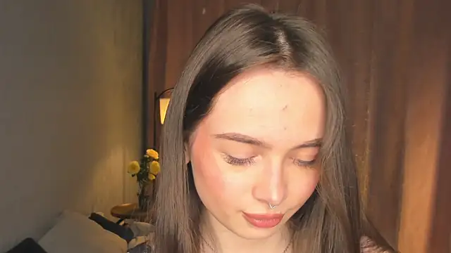 YvonneRobes online show from April 12, 7:30 pm