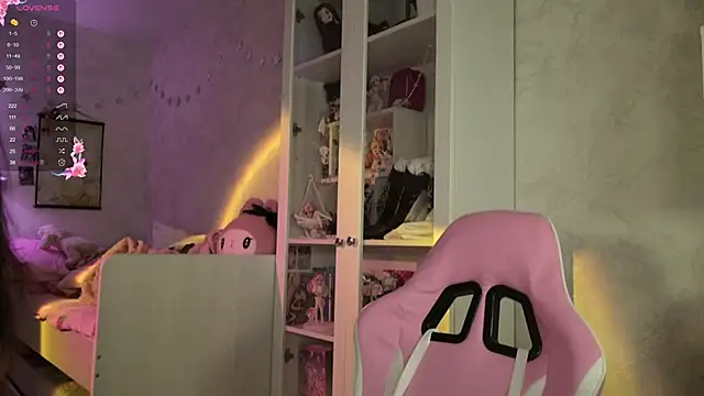 MiraJades online show from April 27, 9:13 pm