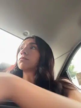 lunaluxury22 online show from January 11, 9:31 pm