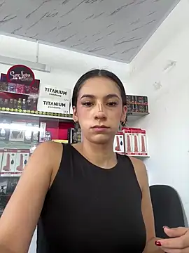 lunaluxury22 online show from April 20, 1:58 pm