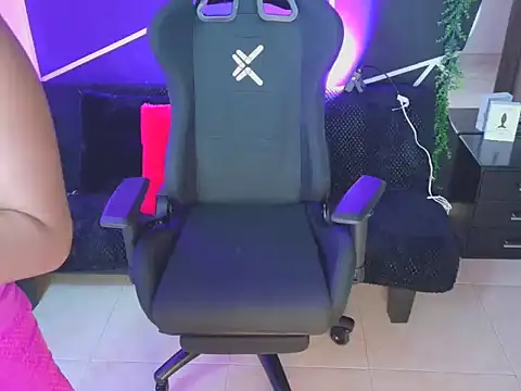 Snapshot of VALERIADANIELS chatting on December 15, 8:46 pm VALERIADANIELS online show from December 15, 8:46 pm