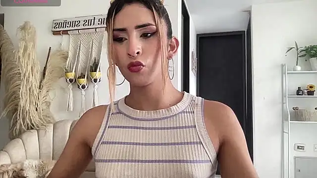 Snapshot of isa_fox_23 chatting on May 25, 1:28 pm isa fox 23 online show from May 25, 1:28 pm