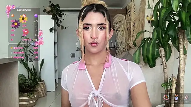 Snapshot of isa_fox_23 chatting on June 17, 1:12 pm isa fox 23 online show from June 17, 1:12 pm