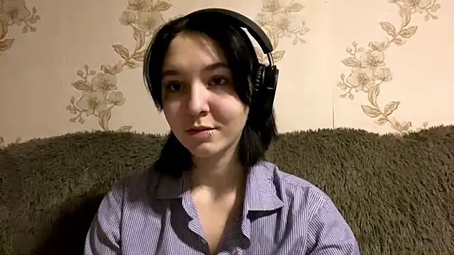 Snapshot of EmilyVeiro chatting on December 17, 5:19 pm EmilyVeiro online show from December 17, 5:19 pm