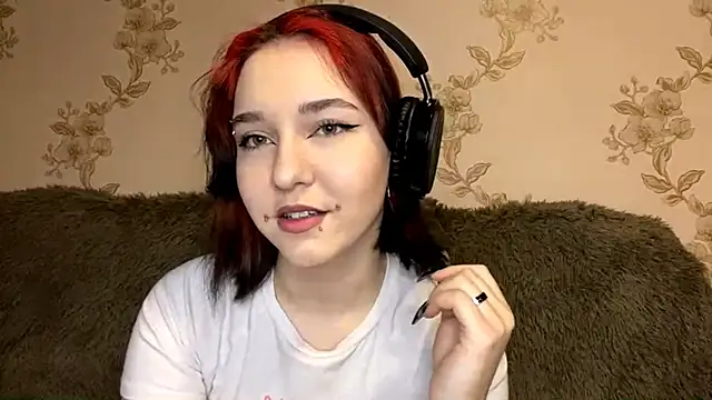 EmilyVeiro online show from February 2, 5:11 pm