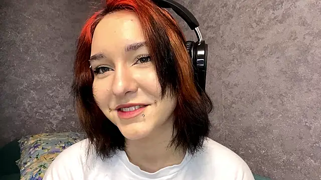 EmilyVeiro online show from February 7, 3:05 pm