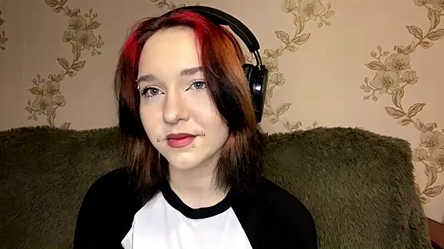 EmilyVeiro online show from March 4, 6:25 pm