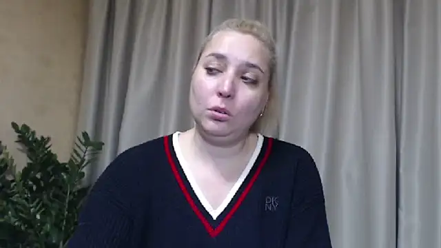 Snapshot of sweetpussy13 chatting on November 19, 8:58 am sweetpussy13 online show from November 19, 8:58 am