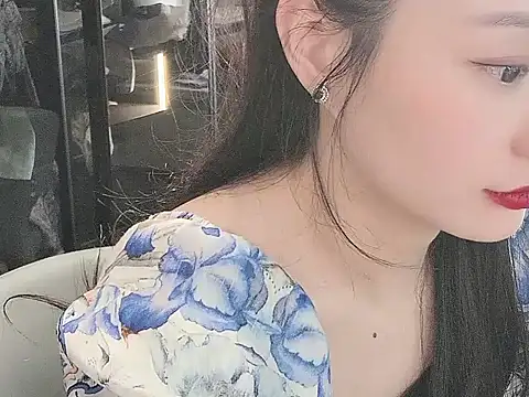 Snapshot of lisachen13 chatting on December 15, 7:01 am lisachen13 online show from December 15, 7:01 am