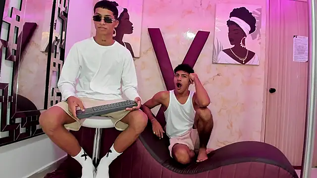 Snapshot of DIAMOND_BLACKS chatting on December 18, 7:36 am DIAMOND BLACKS online show from December 18, 7:36 am