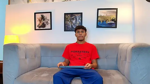 Snapshot of DIAMOND_BLACKS chatting on February 24, 7:50 am DIAMOND BLACKS online show from February 24, 7:50 am