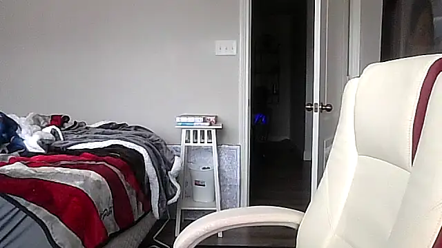 redremmi online show from March 5, 8:27 pm