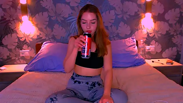 BitterPeach online show from April 20, 4:10 pm