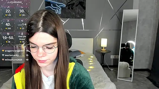 miss  evelyne online show from December 21, 1:35 am