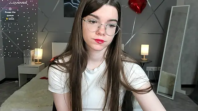 miss  evelyne online show from February 24, 1:25 am