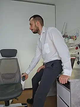 Lovebackground online show from December 5, 9:18 am