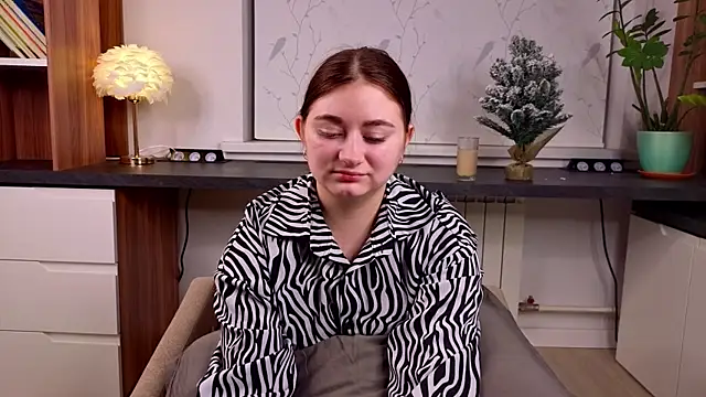 SolHaukaas online show from December 21, 1:35 am