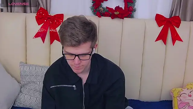 Snapshot of NickJohnas chatting on January 9, 6:05 am NickJohnas online show from January 9, 6:05 am