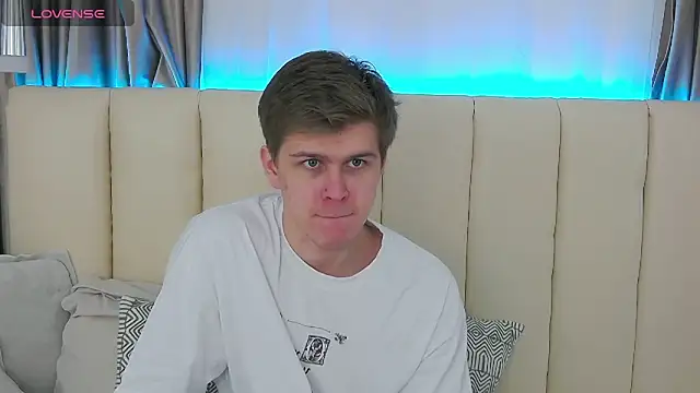 Snapshot of NickJohnas chatting on January 15, 4:50 am NickJohnas online show from January 15, 4:50 am