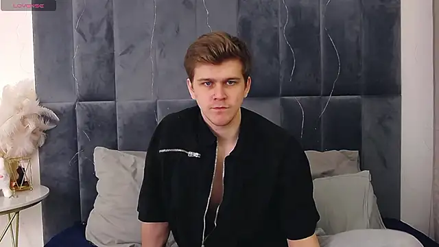 Snapshot of NickJohnas chatting on February 1, 4:11 am NickJohnas online show from February 1, 4:11 am