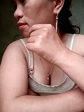 ngaytho004 online show from April 18, 10:54 pm