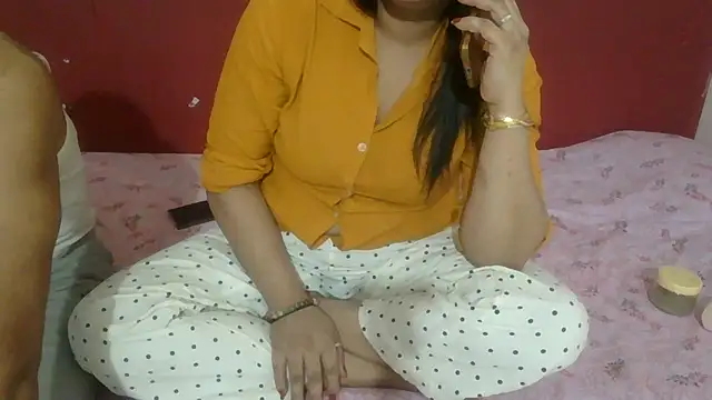 Snapshot of Lovelycouple25 chatting on June 25, 6:07 am Lovelycouple25 online show from June 25, 6:07 am