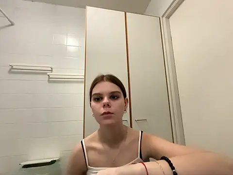 Snapshot of LeyaFlamy chatting on December 13, 7:53 pm LeyaFlamy online show from December 13, 7:53 pm