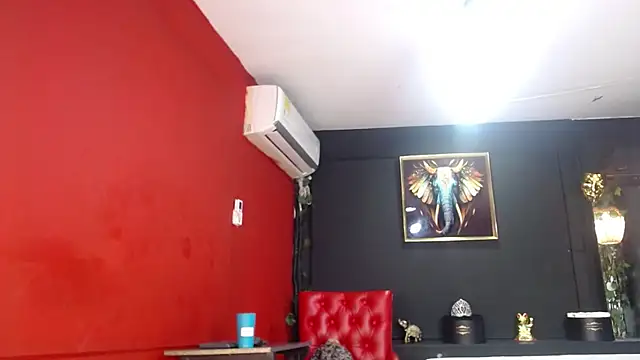 Layla Isabel online show from December 17, 12:44 pm