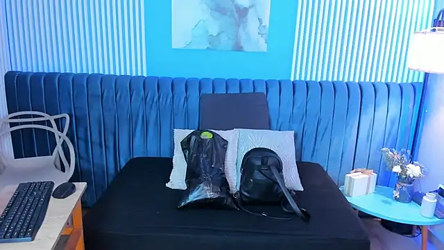 dahianeconnor online show from April 18, 11:36 am