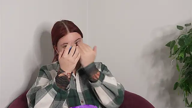 Snapshot of CoralWulf chatting on December 16, 8:52 am CoralWulf online show from December 16, 8:52 am