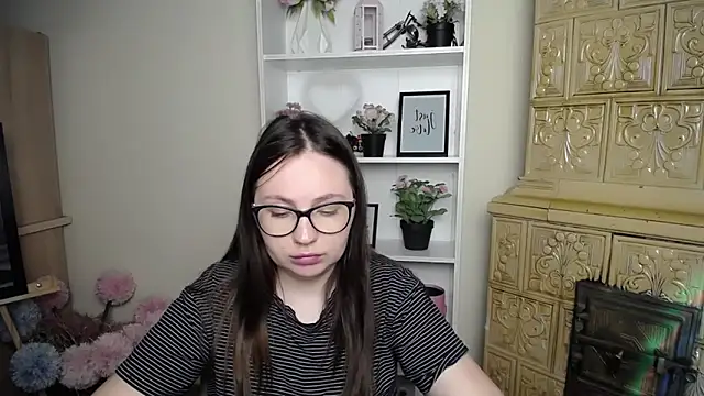 Snapshot of LiliaErmi chatting on June 14, 6:59 am LiliaErmi online show from June 14, 6:59 am