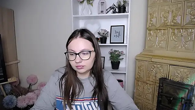 Snapshot of LiliaErmi chatting on June 15, 6:15 am LiliaErmi online show from June 15, 6:15 am