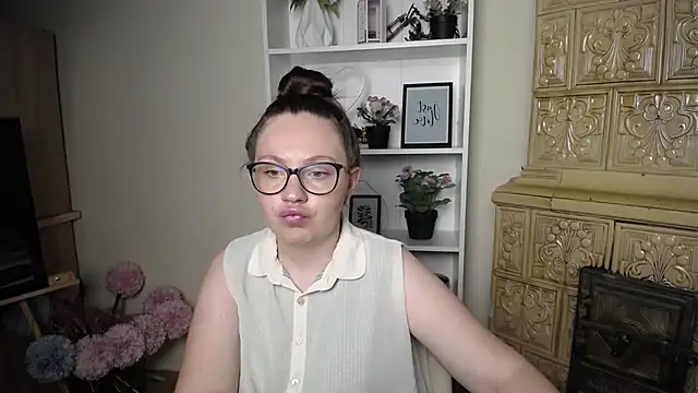 Snapshot of LiliaErmi chatting on June 28, 6:08 am LiliaErmi online show from June 28, 6:08 am