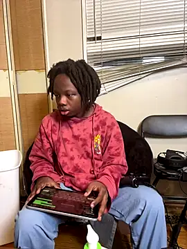 Snapshot of YourLittleBoyfriend chatting on December 18, 3:45 am YourLittleBoyfriend online show from December 18, 3:45 am