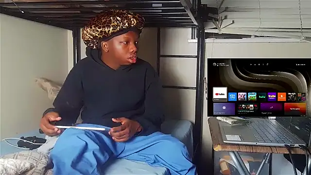 YourLittleBoyfriend online show from February 23, 9:39 am