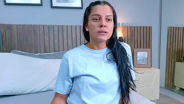 Mia Bellefort online show from February 21, 8:10 pm