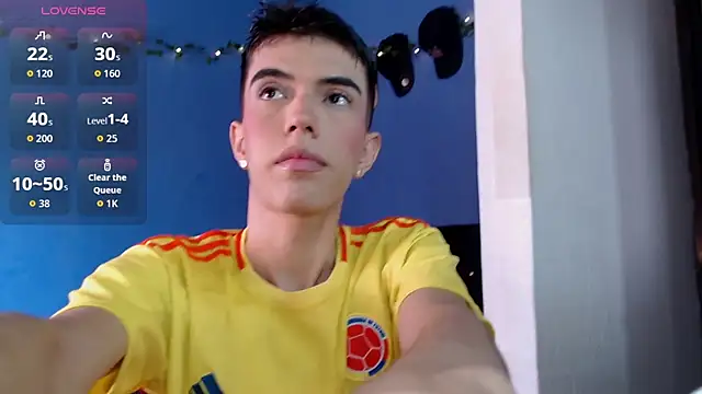 Snapshot of Juan_Gomezz26 chatting on June 23, 3:32 pm Juan Gomezz26 online show from June 23, 3:32 pm