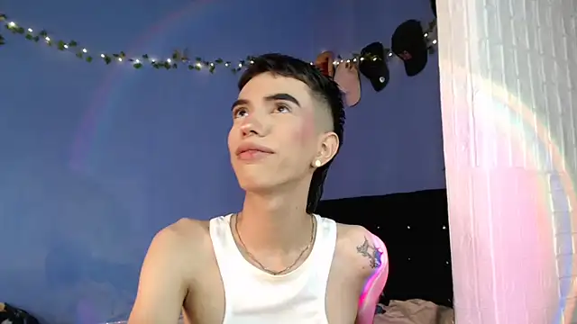 Snapshot of Juan_Gomezz26 chatting on July 11, 10:44 pm Juan Gomezz26 online show from July 11, 10:44 pm