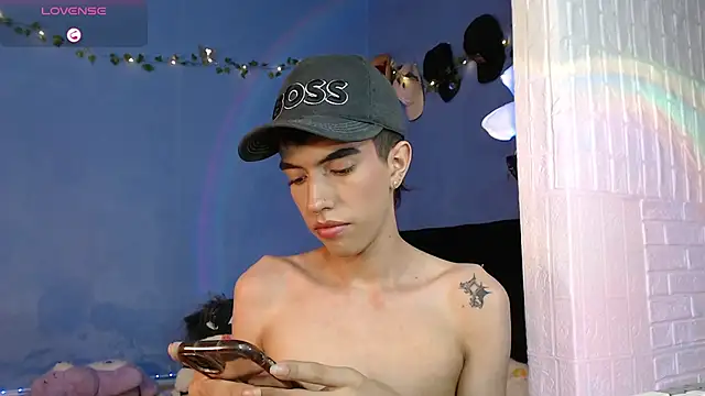Snapshot of Juan_Gomezz26 chatting on August 5, 11:17 pm Juan Gomezz26 online show from August 5, 11:17 pm