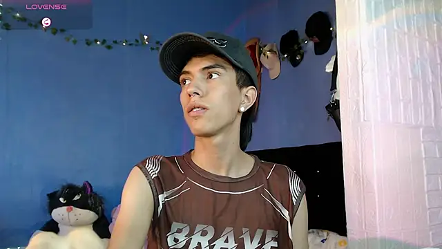 Snapshot of Juan_Gomezz26 chatting on August 6, 10:44 pm Juan Gomezz26 online show from August 6, 10:44 pm