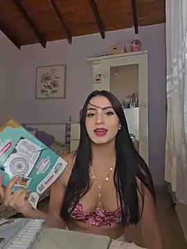 Esmeralda Rossi online show from February 7, 9:40 pm