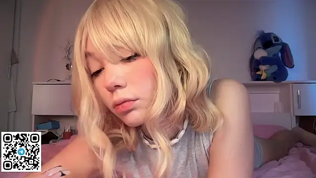 Snapshot of Mayal1na chatting on December 18, 5:02 am Mayal1na online show from December 18, 5:02 am