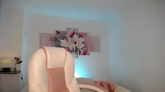 aylin ross  online show from April 24, 4:48 am