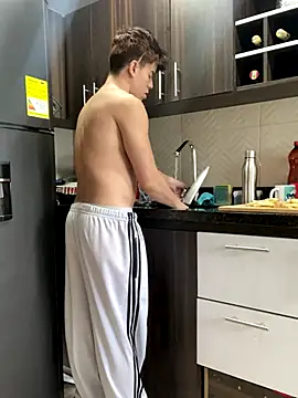 maxxcooper1 online show from December 15, 8:13 pm