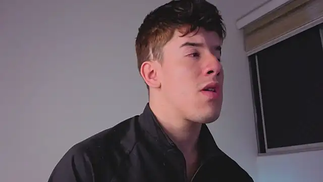 maxxcooper1 online show from December 18, 7:36 am