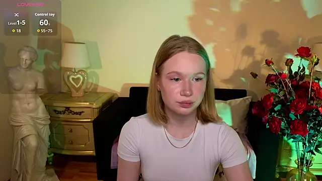 Snapshot of RebeccaLewis chatting on December 15, 11:25 am RebeccaLewis online show from December 15, 11:25 am