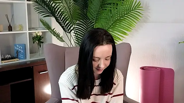 Snapshot of RacquelBron chatting on December 14, 6:52 am RacquelBron online show from December 14, 6:52 am