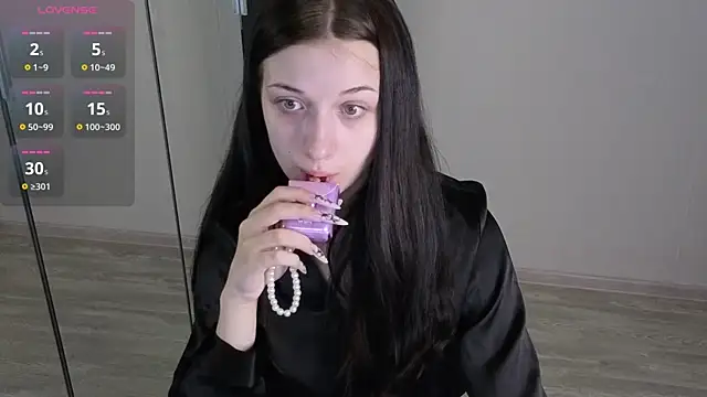 Snapshot of AlicePowells chatting on July 13, 11:13 am AlicePowells online show from July 13, 11:13 am